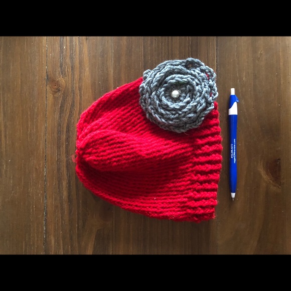 Handmade kids flower red and gray hat - Picture 5 of 5